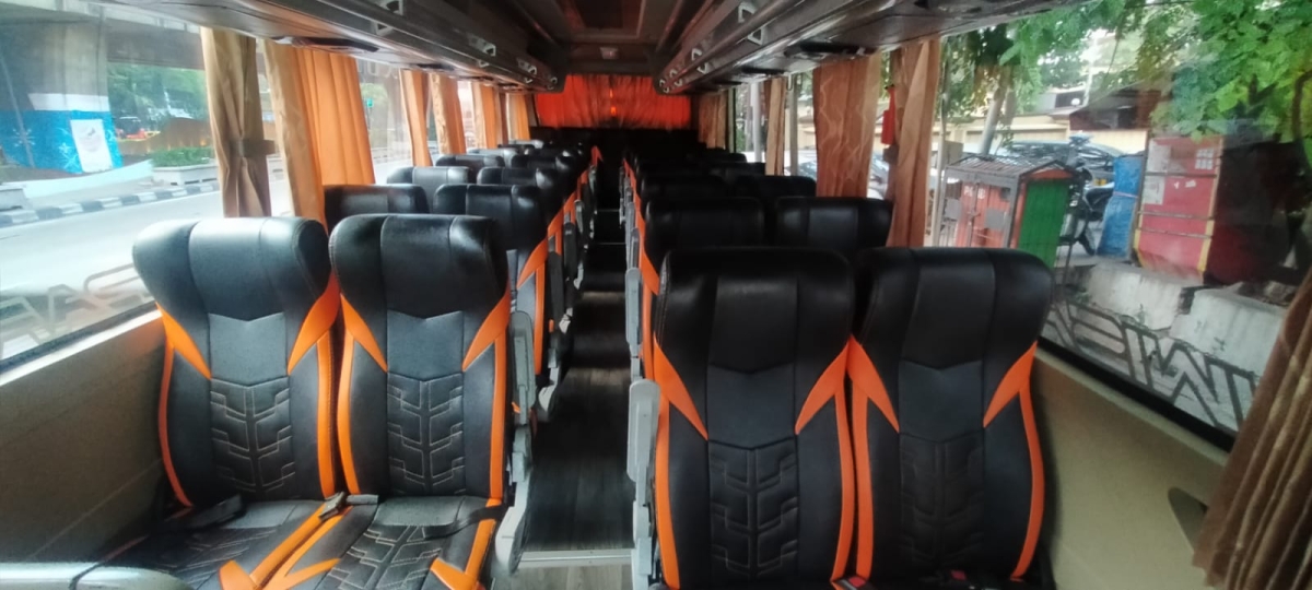 Medium Bus Pariwisata Orange 31-33 Seats SBJ03